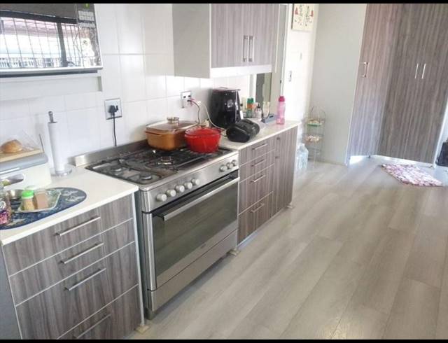 5 BEDROOM HOUSE FOR SALE IN PARKRAND